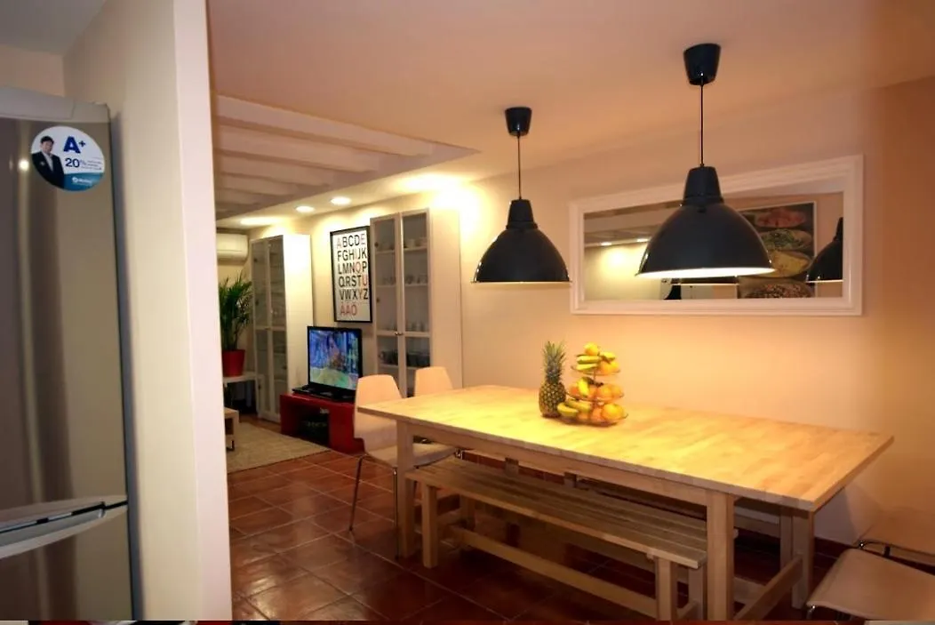 アパート Ramblas Rentals Central Duplex 4Br Terrace Pool Table & Ping Pong バルセロナ