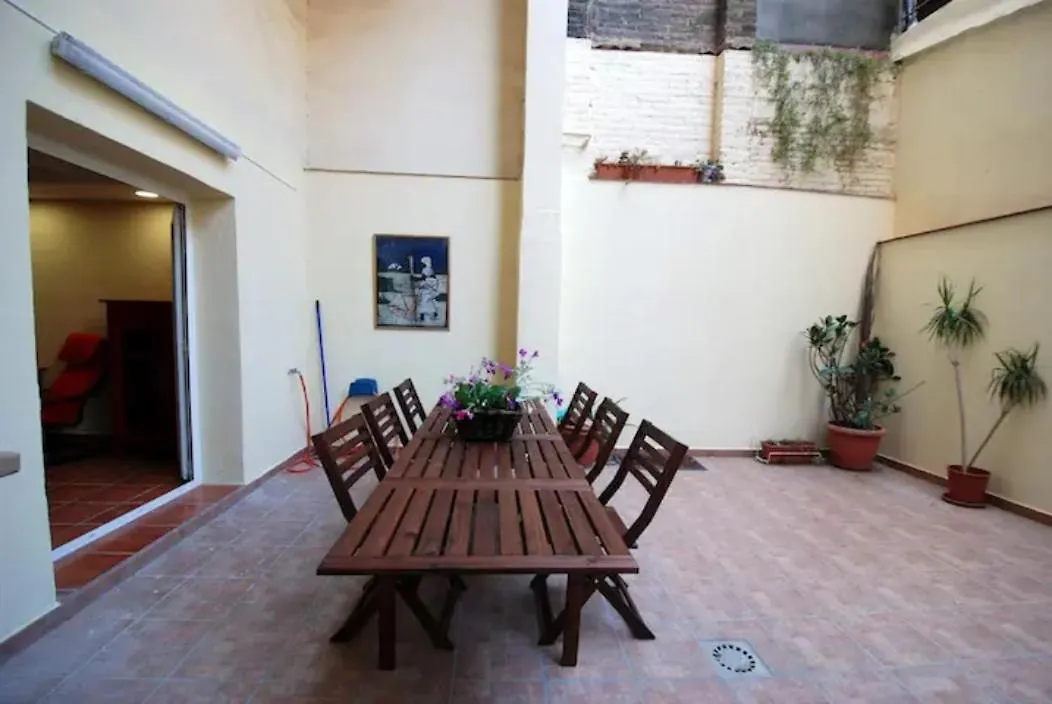 Ramblas Rentals Central Duplex 4Br Terrace Pool Table & Ping Pong バルセロナ