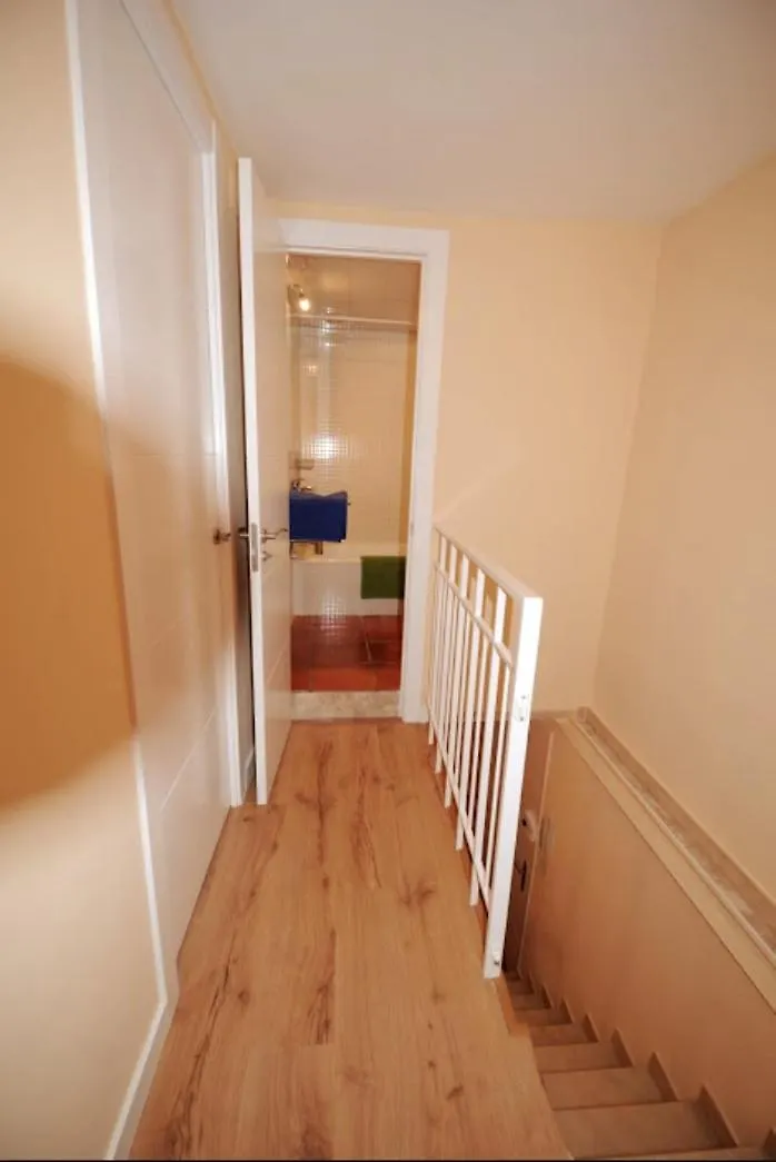 アパート Ramblas Rentals Central Duplex 4Br Terrace Pool Table & Ping Pong バルセロナ