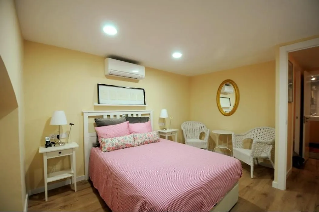 アパート Ramblas Rentals Central Duplex 4Br Terrace Pool Table & Ping Pong バルセロナ