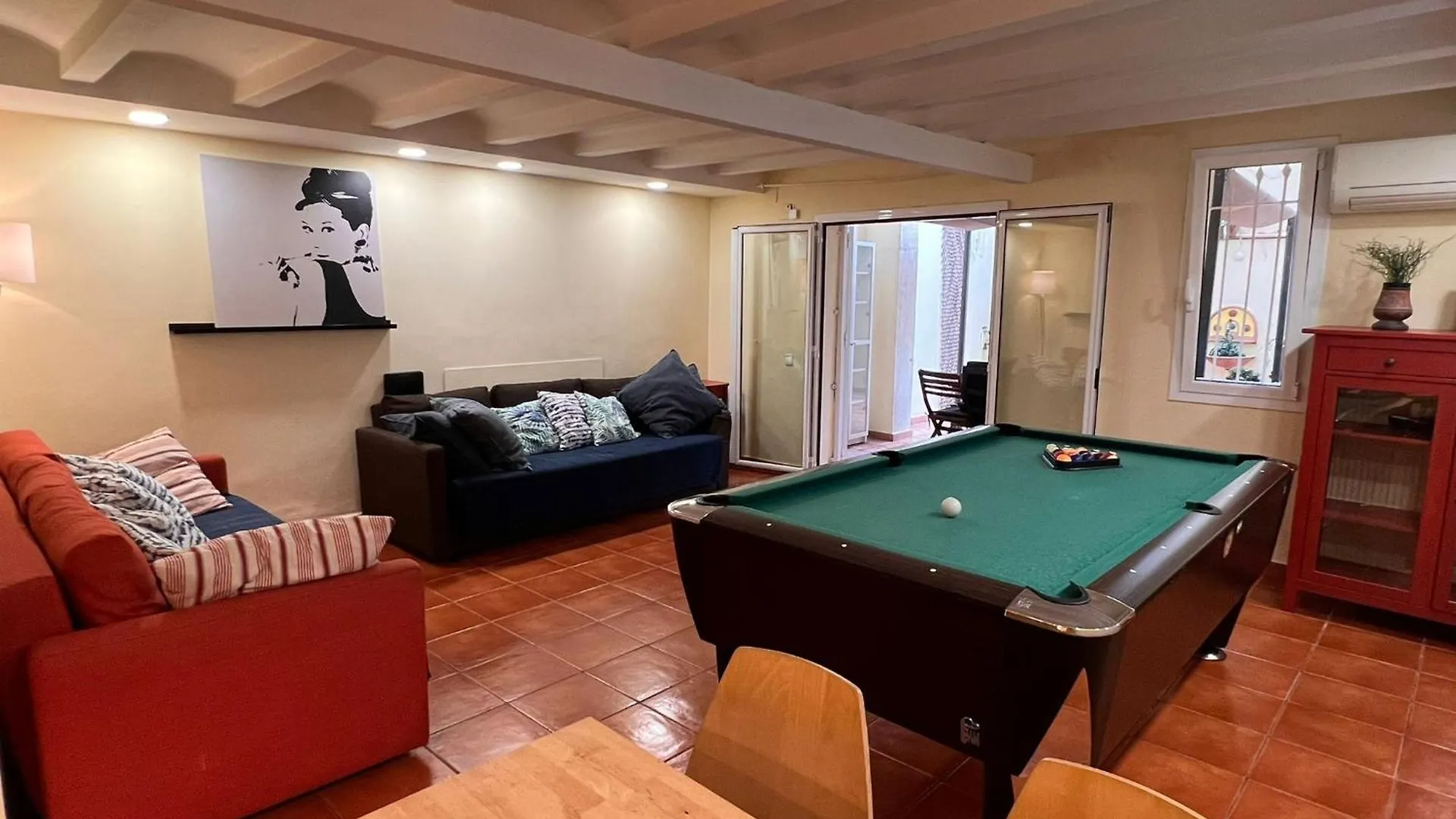 Ramblas Rentals Central Duplex 4Br Terrace Pool Table & Ping Pong バルセロナ アパート