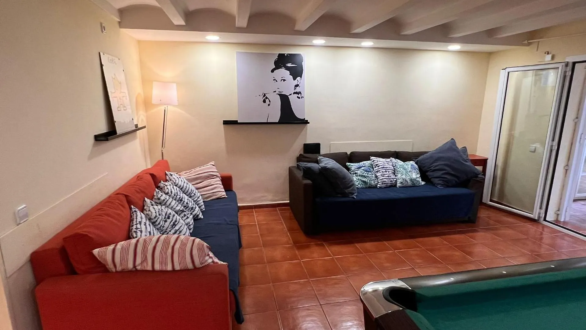 アパート Ramblas Rentals Central Duplex 4Br Terrace Pool Table & Ping Pong バルセロナ
