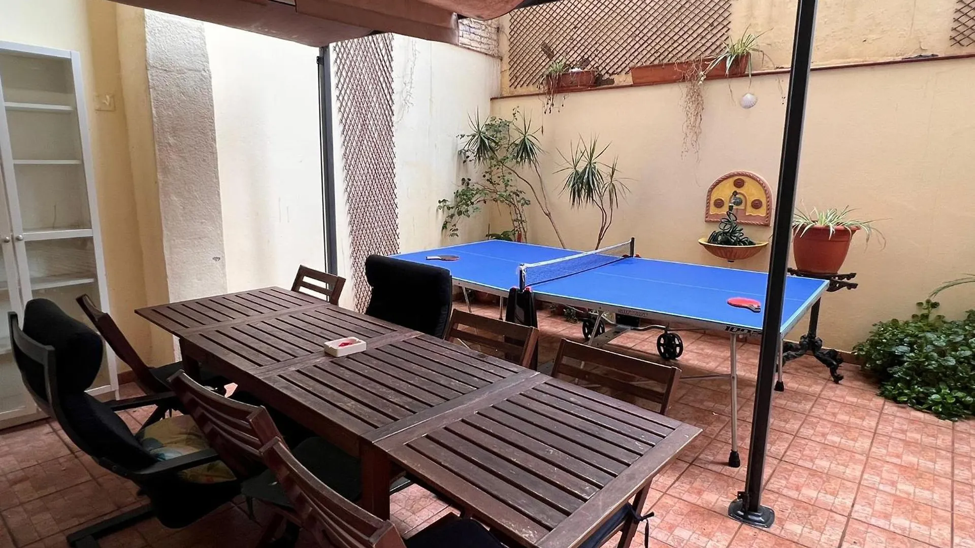 アパート Ramblas Rentals Central Duplex 4Br Terrace Pool Table & Ping Pong バルセロナ スペイン
