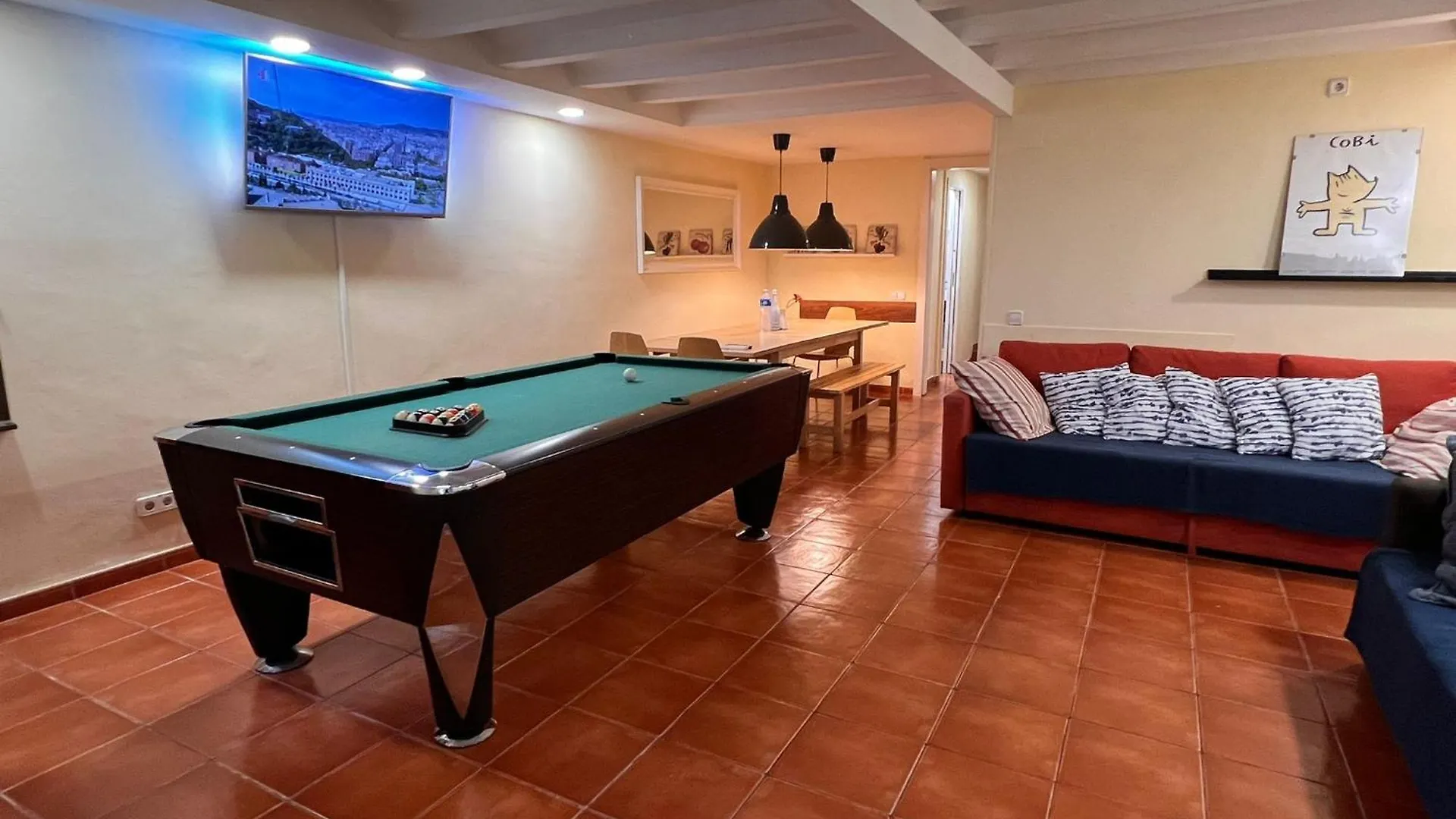 Ramblas Rentals Central Duplex 4Br Terrace Pool Table & Ping Pong バルセロナ